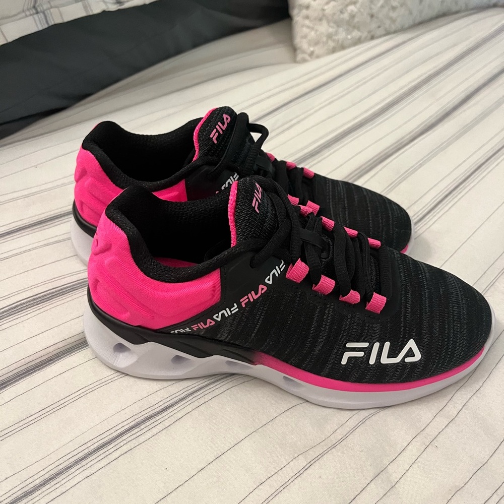 BRAND NEW GIRLS SIZE 2 FILA TENNIS SHOES - Picture 9 of 14